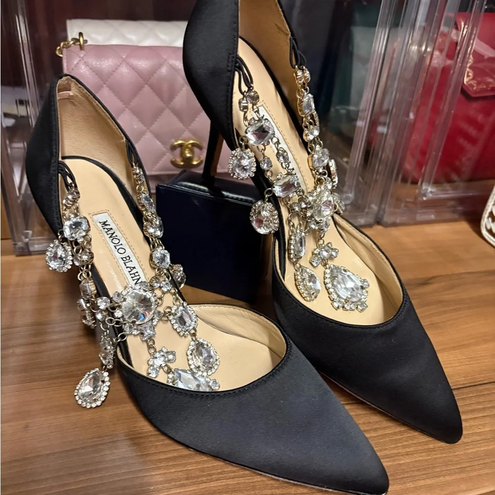 Manolo Blahnik Black Classic Heels - Picture 1 of 6